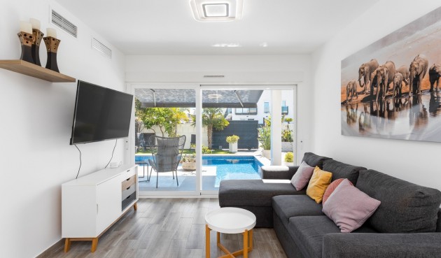 Resale - Villa -
Santa Pola - Gran Alacant