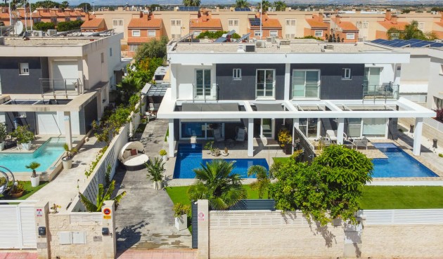 Resale - Villa -
Santa Pola - Gran Alacant