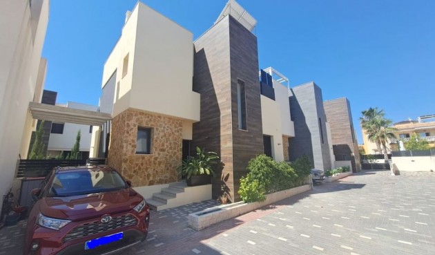 Brukt - Villa -
Orihuela Costa - Costa Blanca