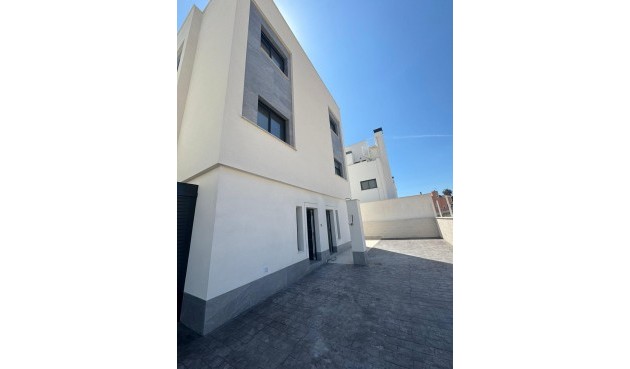Resale - Villa -
Guardamar del Segura - Guardamar