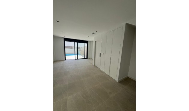 Resale - Villa -
Guardamar del Segura - Guardamar