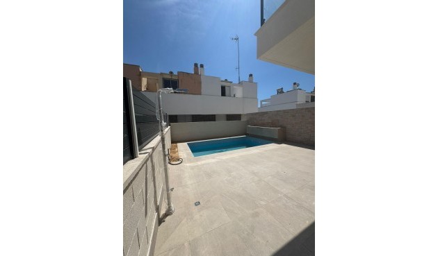 Resale - Villa -
Guardamar del Segura - Guardamar