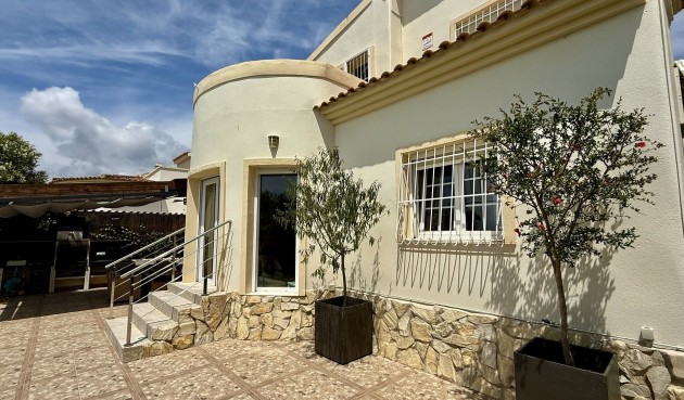 Brukt - Villa -
Orihuela Costa - Costa Blanca