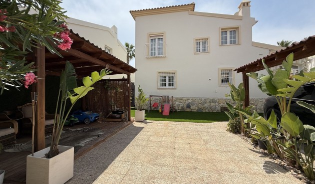 Brukt - Villa -
Orihuela Costa - Costa Blanca