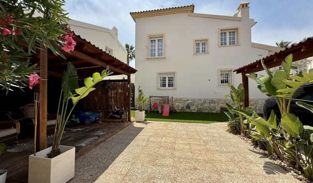 Brukt - Villa -
Orihuela Costa - Costa Blanca