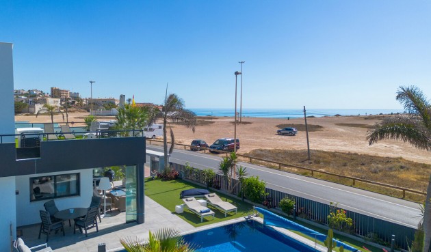 Resale - Villa -
Torrevieja - Rosaleda