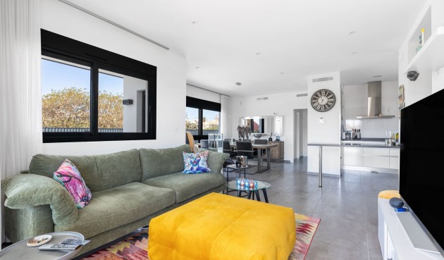 Resale - Villa -
Torrevieja - Rosaleda