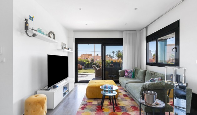 Resale - Villa -
Torrevieja - Rosaleda