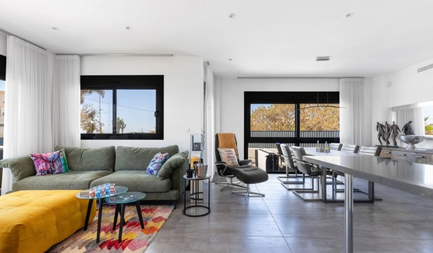 Resale - Villa -
Torrevieja - Rosaleda