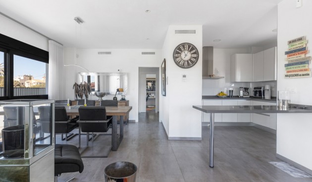 Resale - Villa -
Torrevieja - Rosaleda