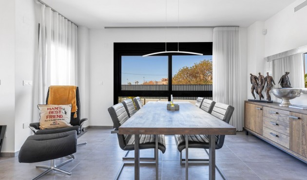 Resale - Villa -
Torrevieja - Rosaleda