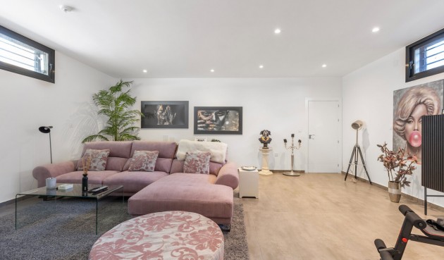 Resale - Villa -
Torrevieja - Rosaleda