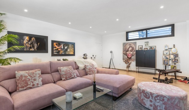 Resale - Villa -
Torrevieja - Rosaleda