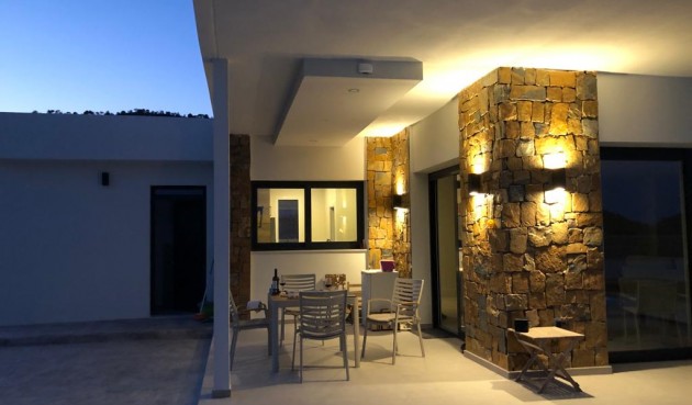 Resale - Villa -
Pinoso - Inland