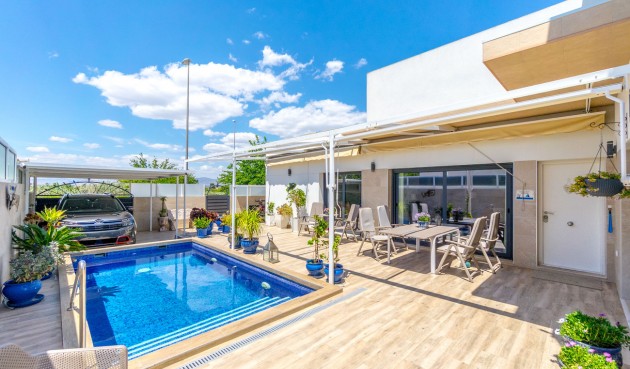 Återförsäljning - Villa -
Daya Nueva - Costa Blanca