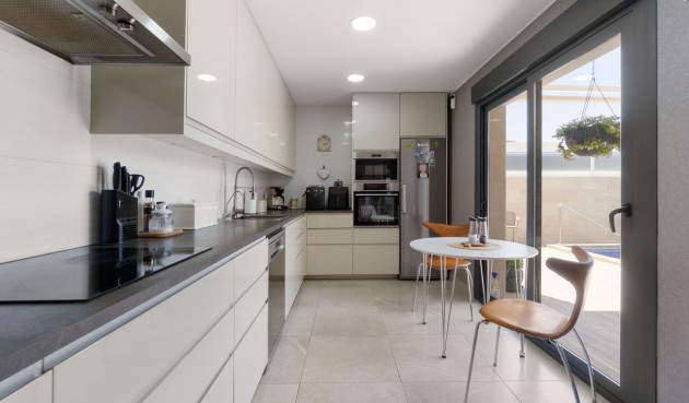 Återförsäljning - Villa -
Daya Nueva - Costa Blanca