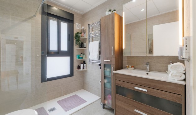 Återförsäljning - Villa -
Daya Nueva - Costa Blanca