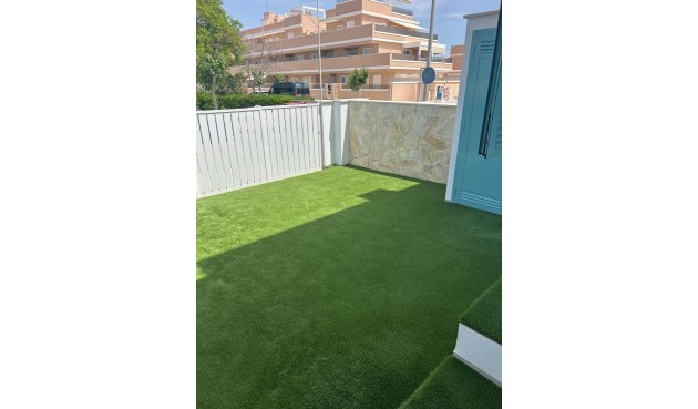 Resale - Bungalow -
Pilar de la Horadada - El Mojón