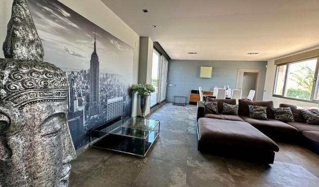 Resale - Villa -
Yecla - Inland