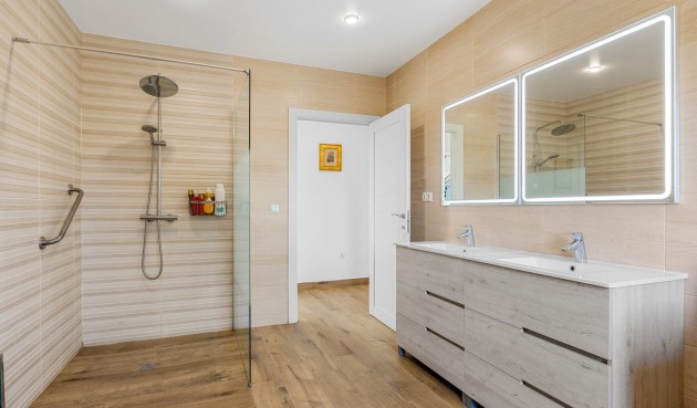 Resale - Villa -
Los Montesinos - Costa Blanca