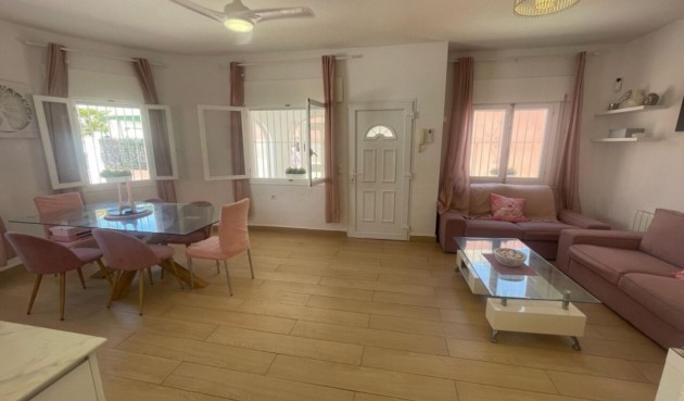 Återförsäljning - Villa -
Playa Flamenca - Costa Blanca