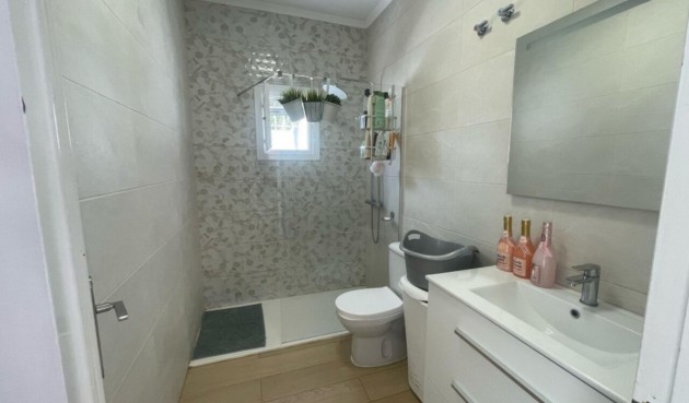 Återförsäljning - Villa -
Playa Flamenca - Costa Blanca