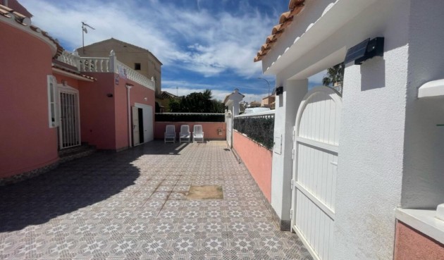Återförsäljning - Villa -
Playa Flamenca - Costa Blanca