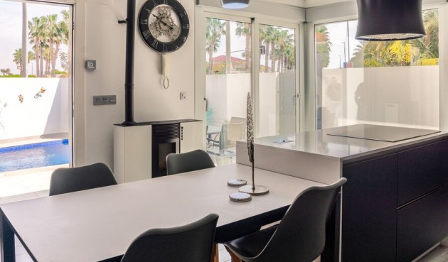 Resale - Villa -
Daya Vieja - Costa Blanca