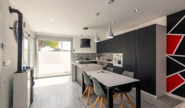 Resale - Villa -
Daya Vieja - Costa Blanca