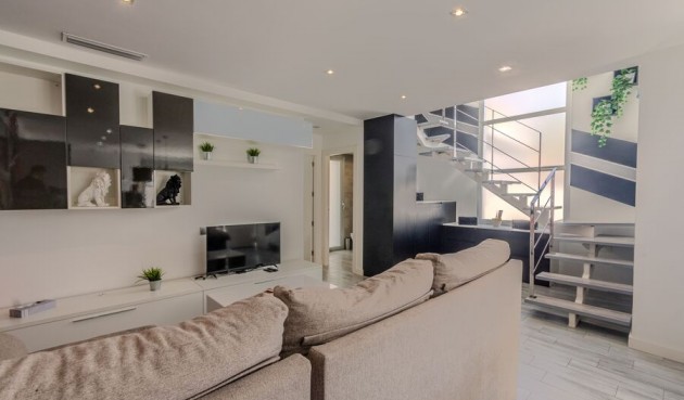 Resale - Villa -
Daya Vieja - Costa Blanca