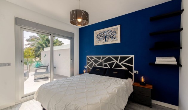 Resale - Villa -
Daya Vieja - Costa Blanca