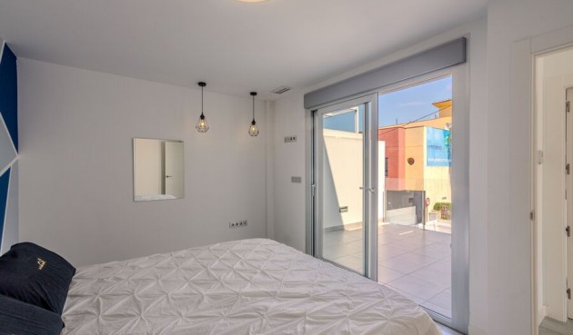 Resale - Villa -
Daya Vieja - Costa Blanca