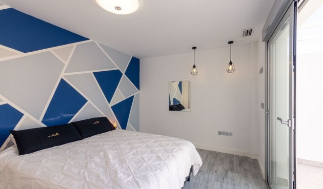 Resale - Villa -
Daya Vieja - Costa Blanca