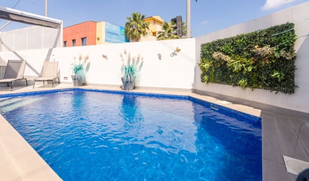 Resale - Villa -
Daya Vieja - Costa Blanca