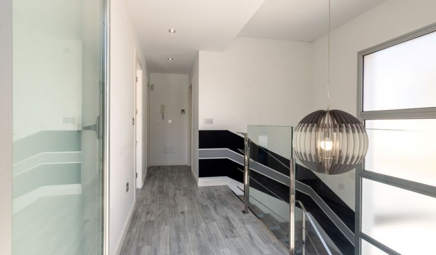 Resale - Villa -
Daya Vieja - Costa Blanca