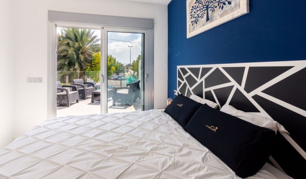 Resale - Villa -
Daya Vieja - Costa Blanca