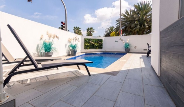 Resale - Villa -
Daya Vieja - Costa Blanca