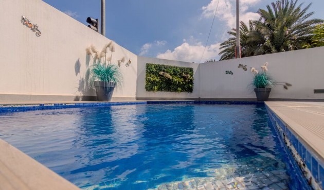 Resale - Villa -
Daya Vieja - Costa Blanca