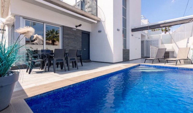 Resale - Villa -
Daya Vieja - Costa Blanca