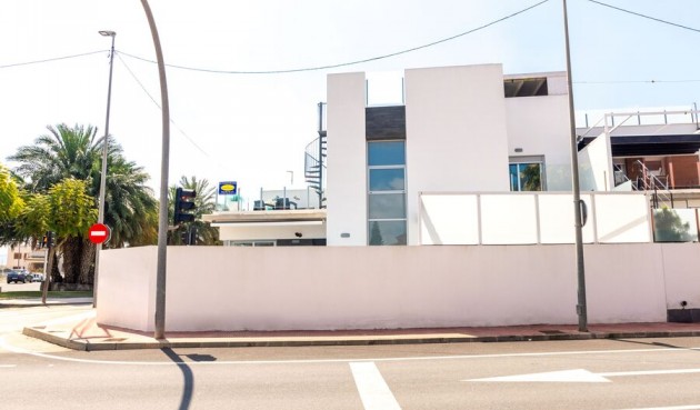 Resale - Villa -
Daya Vieja - Costa Blanca