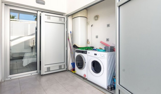 Resale - Villa -
Daya Vieja - Costa Blanca