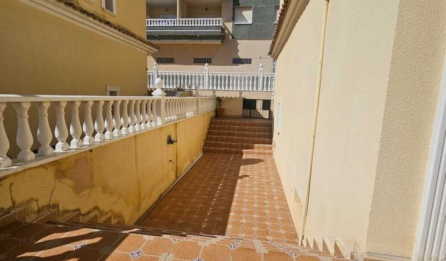 Resale - Villa -
Guardamar del Segura - Campomar