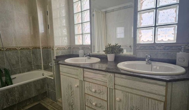 Resale - Villa -
Guardamar del Segura - Campomar