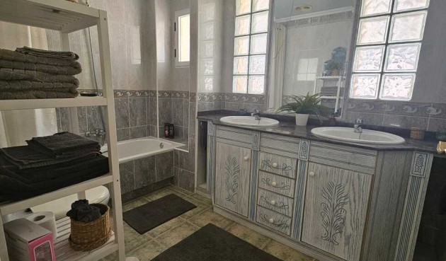 Resale - Villa -
Guardamar del Segura - Campomar