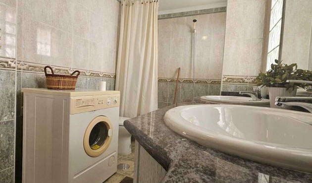 Resale - Villa -
Guardamar del Segura - Campomar