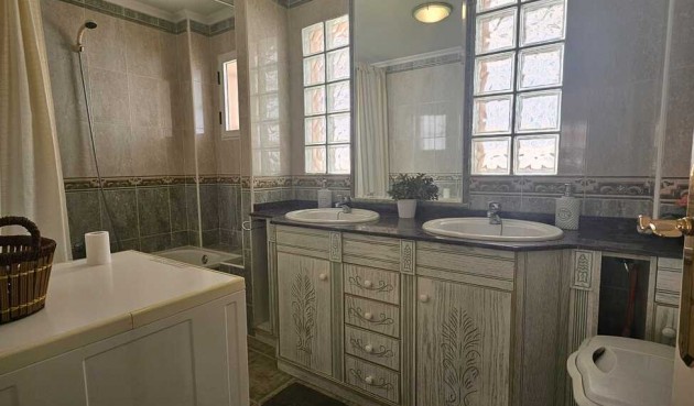 Resale - Villa -
Guardamar del Segura - Campomar