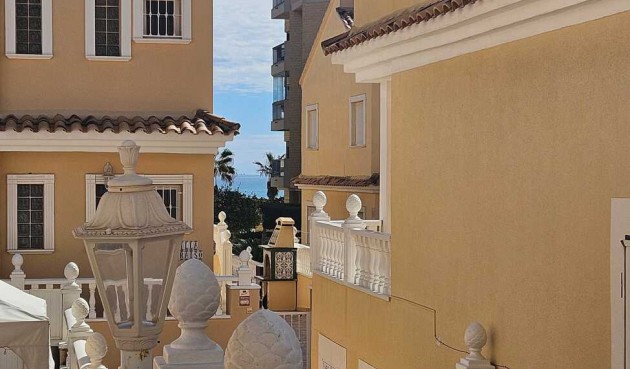 Resale - Villa -
Guardamar del Segura - Campomar