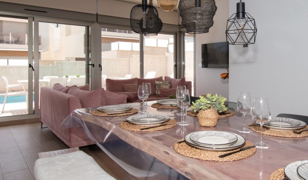 Brukt - Villa -
Orihuela Costa - Costa Blanca