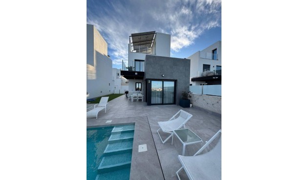 Resale - Villa -
Torrevieja - Los Balcones - Los Altos del Edén