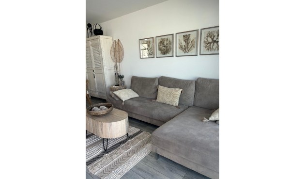 Resale - Villa -
Daya Vieja - Costa Blanca